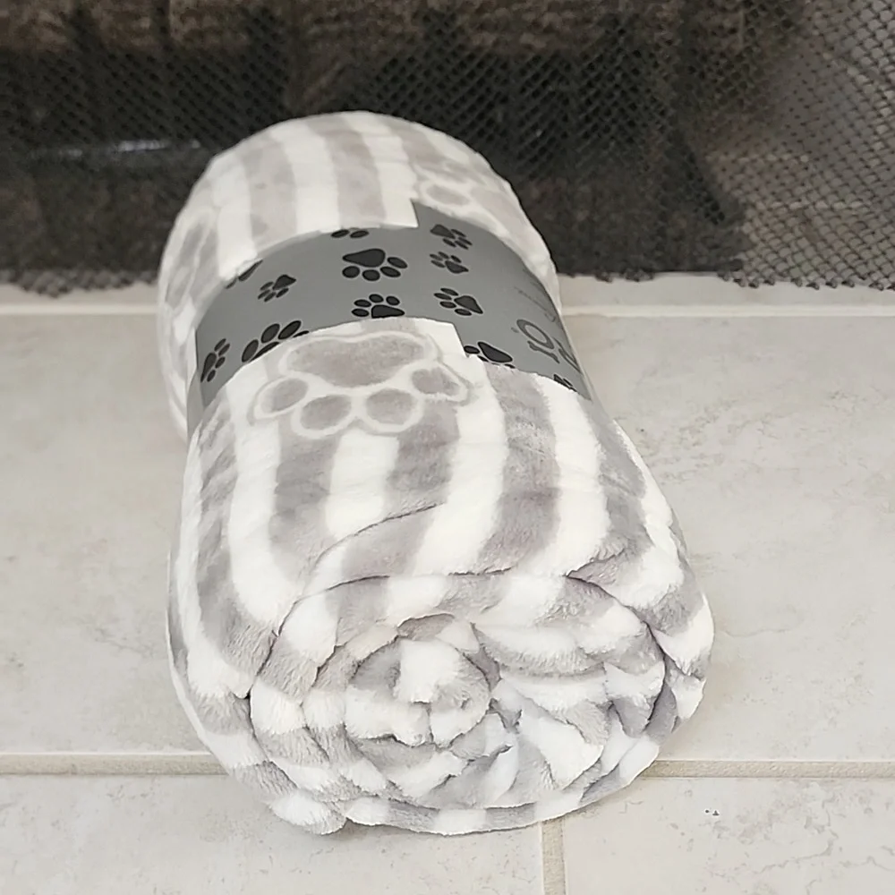 🐾 🌟 PAW PRINT Gray/White Striped PET THROW 🌟 🐾